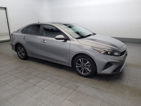 Used 2022 Kia Forte LXS w/ LXS Technology Package image 11