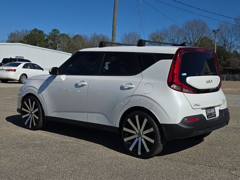Used 2022 Kia Soul LX w/ Technology Package image 10