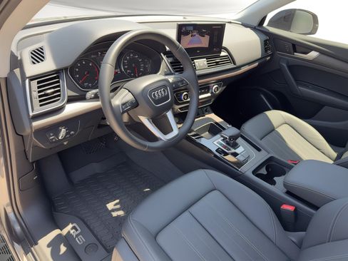 Used 2023 Audi Q5 2.0T Premium w/ Convenience Package AWD/4WD image 4