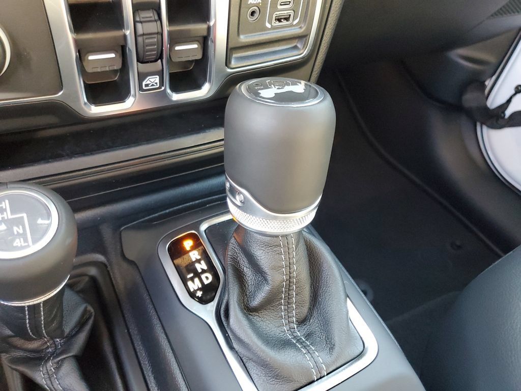 New 2025 Jeep Wrangler Unlimited Sahara AWD/4WD image 28