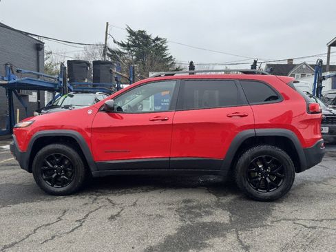 Used 2017 Jeep Cherokee Trailhawk image 7