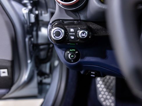 Used 2019 Ferrari 812 Superfast RWD image 42