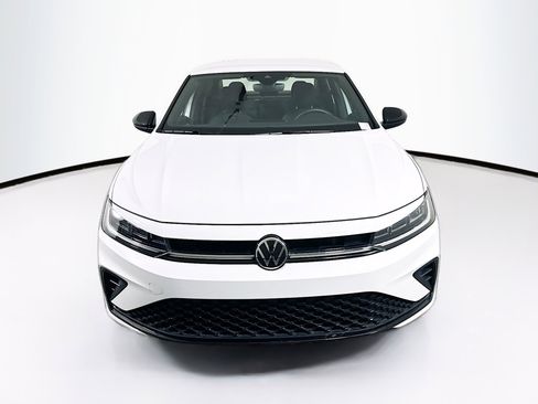 Used 2025 Volkswagen Jetta Sport image 2