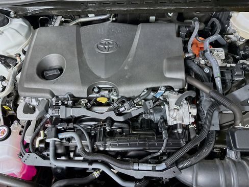 Used 2025 Toyota Camry LE image 34