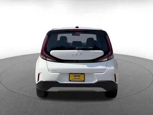 Used 2025 Kia Soul LX w/ LX Technology Package FWD image 13