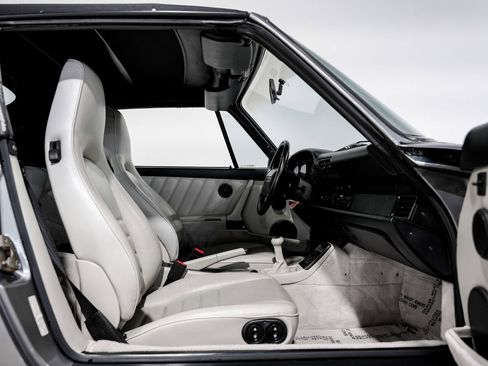 Used 1990 Porsche 911 Carrera RWD image 27