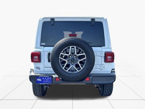 Used 2025 Jeep Wrangler Unlimited Sahara AWD/4WD image 4