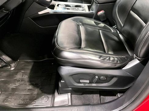 Used 2021 Ford Explorer XLT image 19