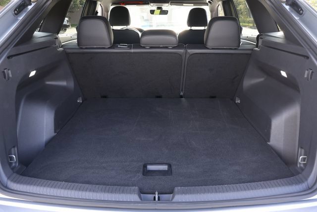 Certified 2026 Volkswagen Atlas Cross Sport SE FWD image 18