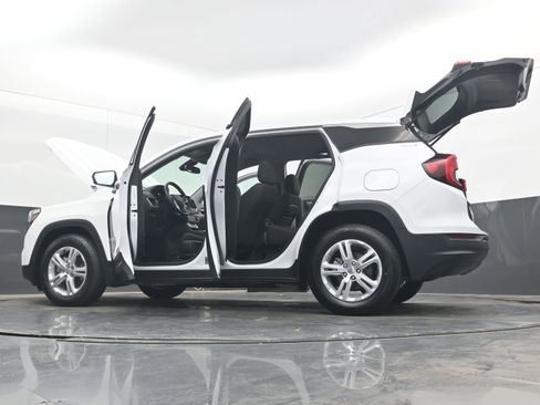 Used 2024 GMC Terrain SLE FWD image 43