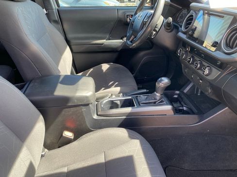 Used 2017 Toyota Tacoma TRD Off-Road w/ Tow Package image 5