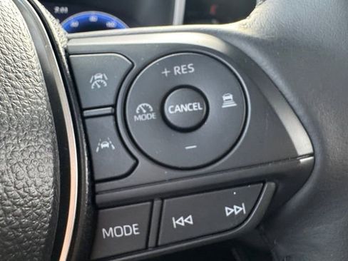 Used 2026 Toyota Corolla Cross XLE w/ Convenience Package FWD image 8