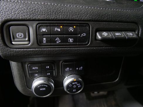 Used 2022 GMC Yukon Denali image 17