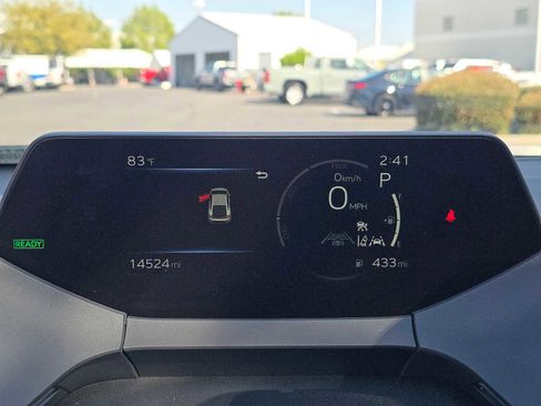 Used 2025 Toyota Prius XLE FWD image 24