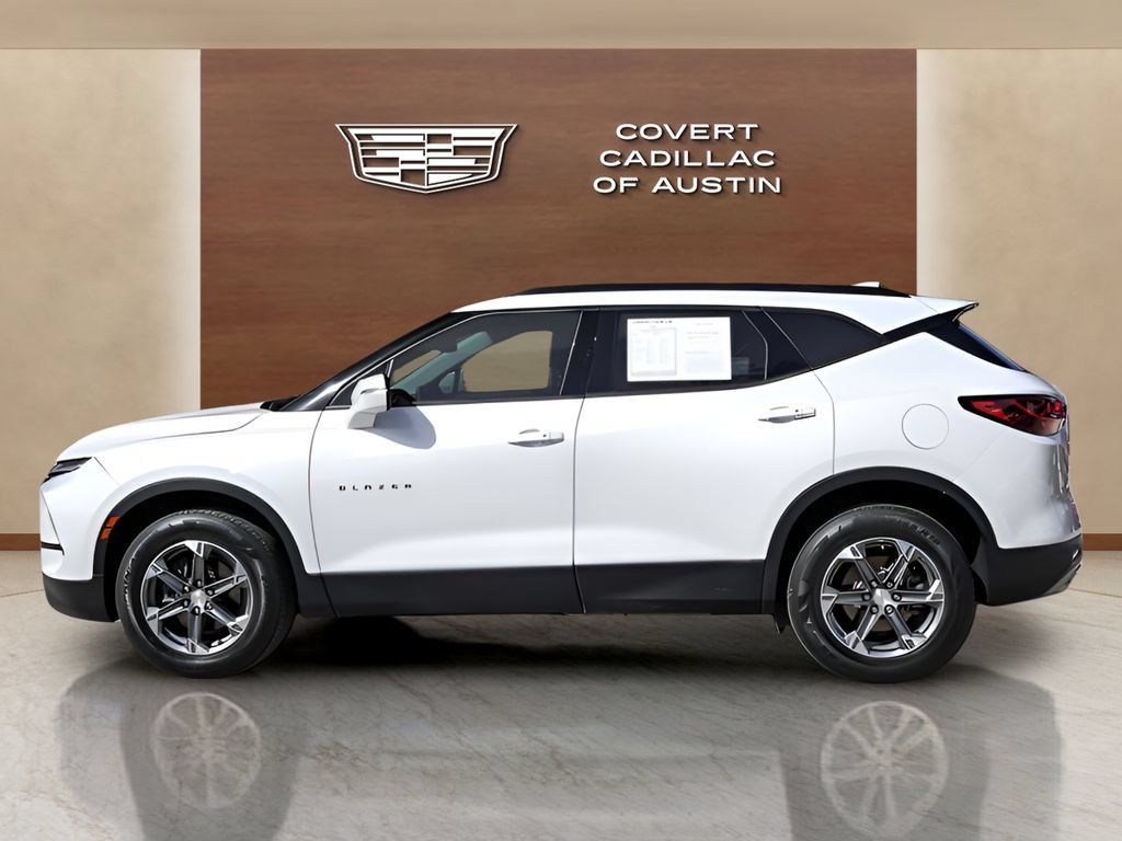 Used 2023 Chevrolet Blazer LT FWD image 2