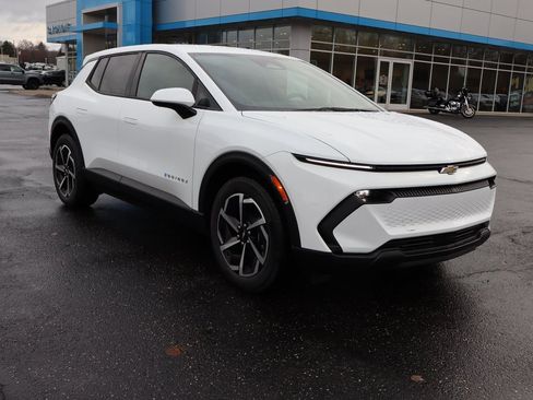 New 2026 Chevrolet Equinox EV LT image 2