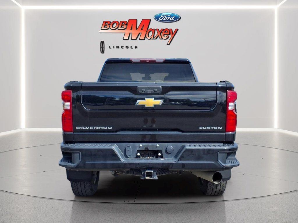 Used 2022 Chevrolet Silverado 2500 Custom w/ Custom Value Package AWD/4WD image 6