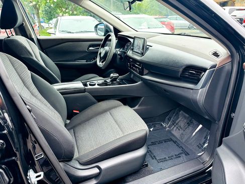 Used 2021 Nissan Rogue SV image 32