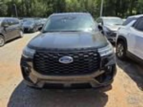 Used 2025 Ford Explorer ST-Line w/ ST-Line Street Pack AWD/4WD image 2