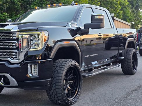 Used 2020 GMC Sierra 2500 Denali w/ Denali Ultimate Package AWD/4WD image 3