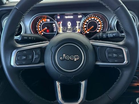 Used 2022 Jeep Wrangler Unlimited Sahara image 23