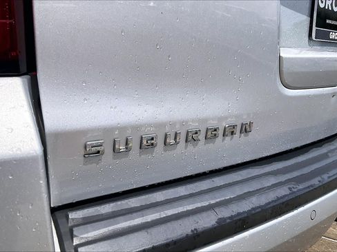 Used 2015 Chevrolet Suburban LT RWD image 29