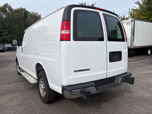 Used 2025 Chevrolet Express 2500 w/ Driver Convenience Package RWD image 3