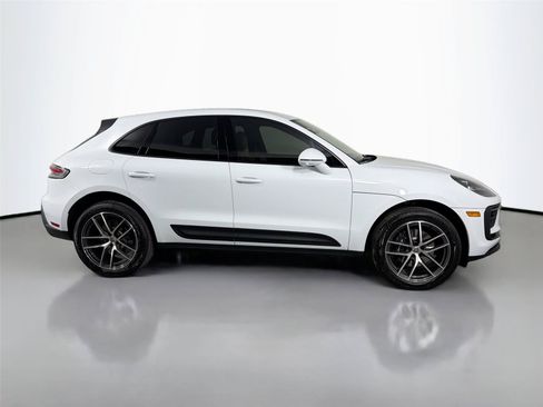 Certified 2026 Porsche Macan AWD/4WD image 8