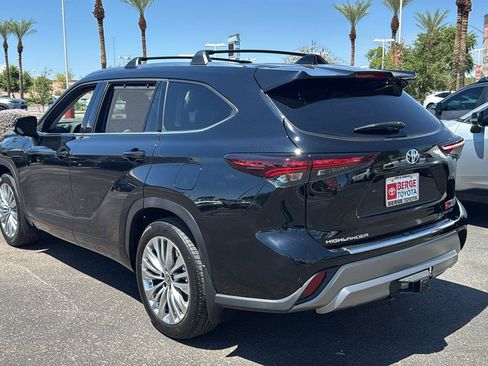 Used 2024 Toyota Highlander Platinum FWD image 6