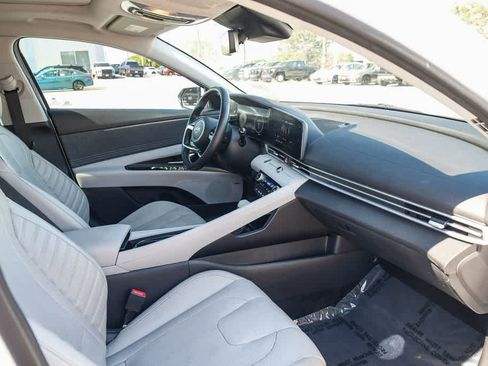 Used 2021 Hyundai Elantra Limited image 15