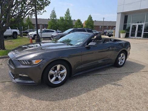 Used 2015 Ford Mustang Convertible RWD image 10