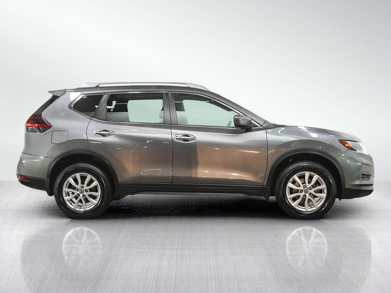 Used 2019 Nissan Rogue SV AWD/4WD image 6