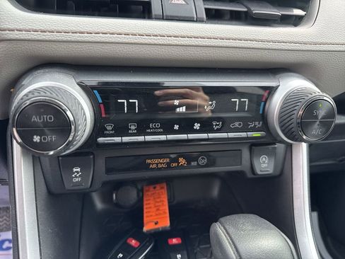 Used 2022 Toyota RAV4 XLE AWD/4WD image 19