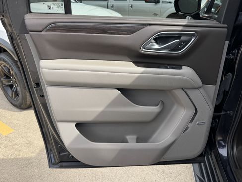 Used 2024 Chevrolet Suburban LT image 13