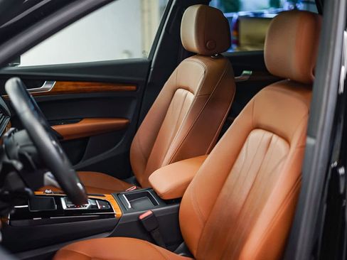 Used 2021 Audi Q5 Premium image 19