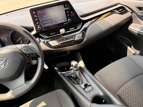 Used 2020 Toyota C-HR LE FWD image 21