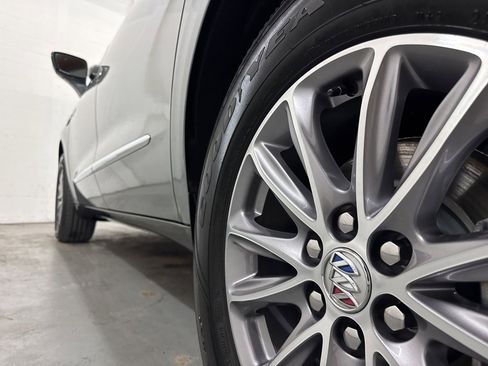 Used 2024 Buick Enclave Premium image 15