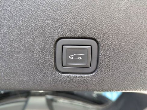 Used 2023 Cadillac XT6 Sport w/ Technology Package image 17