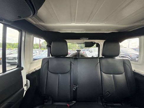 Used 2017 Jeep Wrangler Unlimited Sahara AWD/4WD image 11