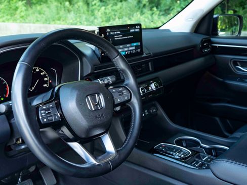 Used 2025 Honda Pilot Touring image 16