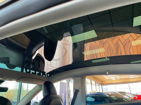 Used 2022 Tesla Model Y Performance image 18