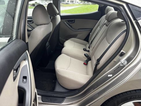 Used 2015 Hyundai Elantra SE FWD image 13