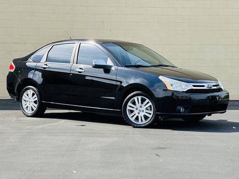 Used 2010 Ford Focus SEL FWD image 2