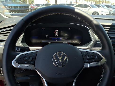 Certified 2023 Volkswagen Tiguan SE w/ Panoramic Sunroof Package FWD image 26
