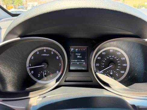 Used 2017 Hyundai Santa Fe SE FWD image 12