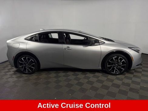 Used 2025 Toyota Prius Plug-In Hybrid image 10