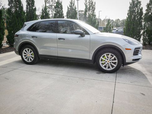 Used 2022 Porsche Cayenne E-Hybrid image 11