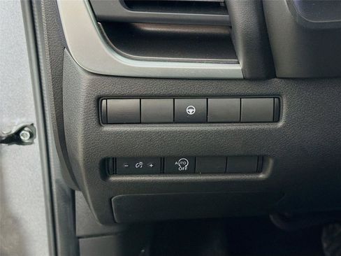 Used 2023 Nissan Rogue SV AWD/4WD image 10