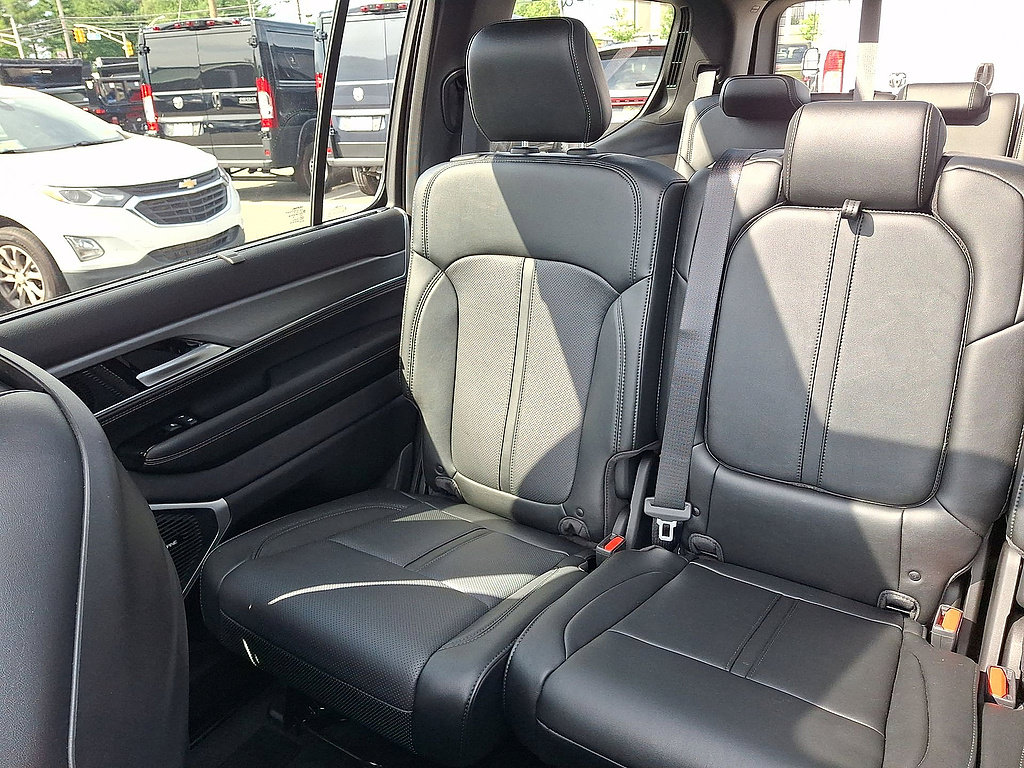 Used 2024 Jeep Wagoneer Series II w/ Convenience Group I AWD/4WD image 12
