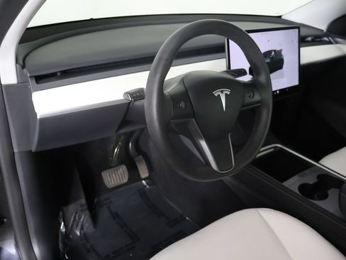 Used 2024 Tesla Model Y Long Range RWD image 28